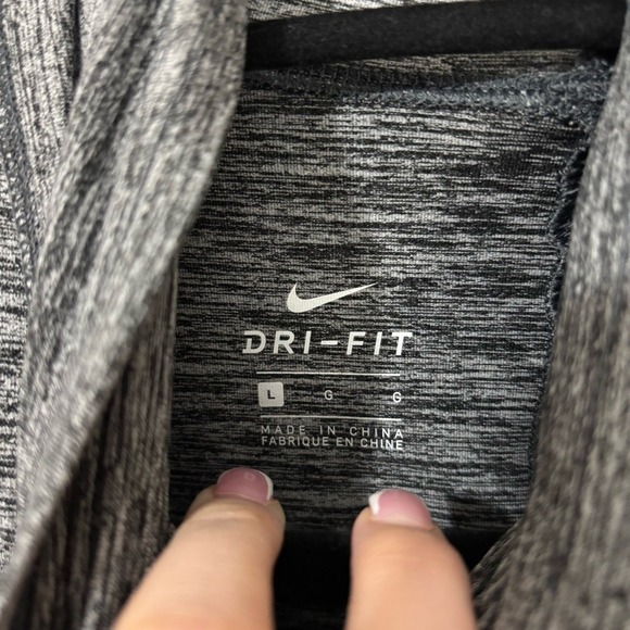 Nike Gray Utility Jacket with Versatile Design - Picture 4 of 6